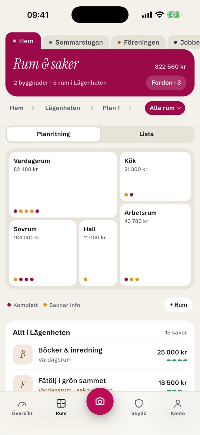 Rum och saker i appen: en planritning där vardagsrum, kök, arbetsrum, sovrum och hall ligger som rutor med värde och prickar som visar vad som saknar uppgifter.