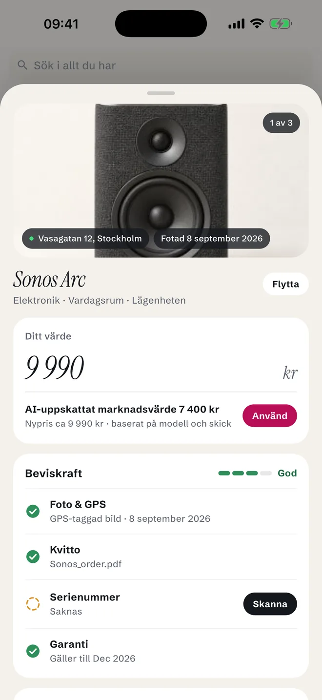 En sak i appen: Sonos Arc med bild två av tre i karusellen, adressen och datumet bilden togs, värdet, AI:ns marknadsvärde och beviskraften med foto, kvitto, serienummer och garanti.